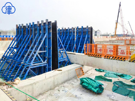 最新进展!Z2线中心大道站首段结构封顶 最新进展!Z2线中心大道站首段结构封顶