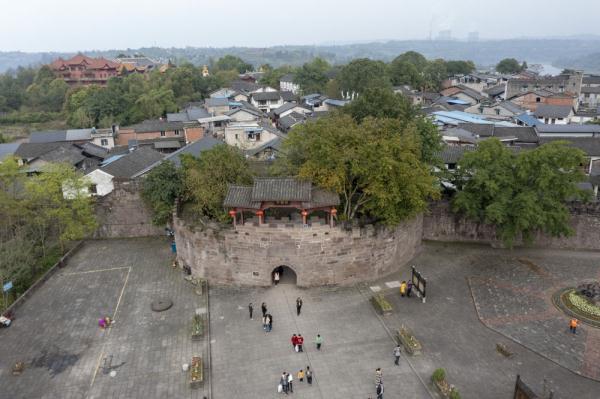 重庆合川：涞滩古镇引游人