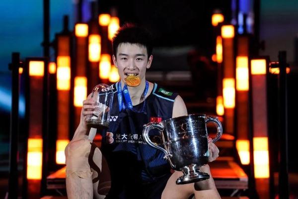 中国小将!首个00后冠军! 中国小将!首个00后冠军!