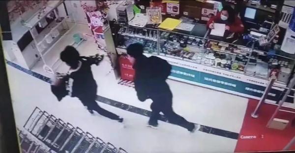 人民日报点名表扬：张祎桐，好样的！