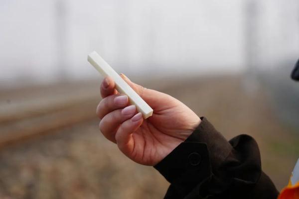 奇奇怪怪？！铁路职工上班需要镜子、摩丝、号角 、粉笔……