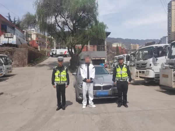 “精神小伙”深夜飙车耍酷被查处！