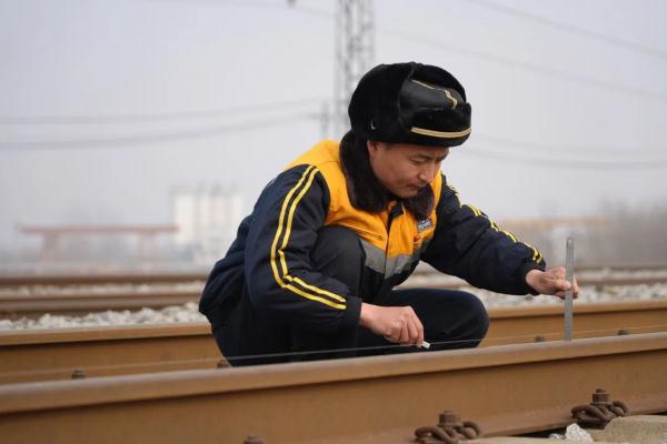 奇奇怪怪？！铁路职工上班需要镜子、摩丝、号角 、粉笔……