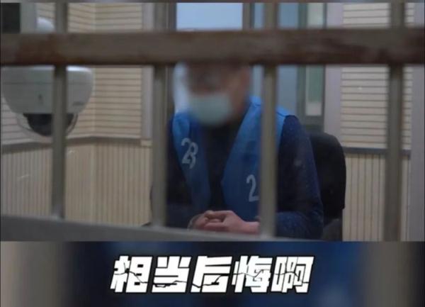 超载大货车组团闯红灯、逆行、超速、闯卡，司机全部被刑拘！