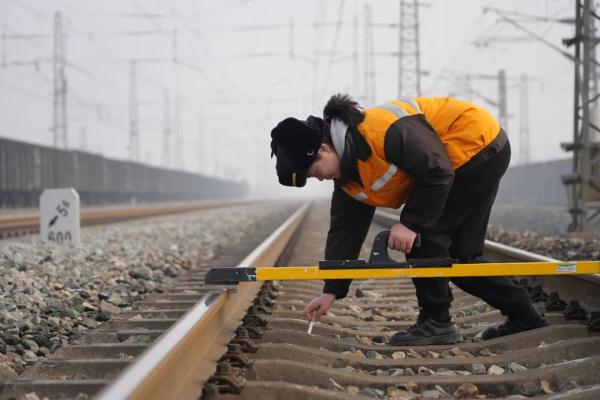 奇奇怪怪？！铁路职工上班需要镜子、摩丝、号角 、粉笔……