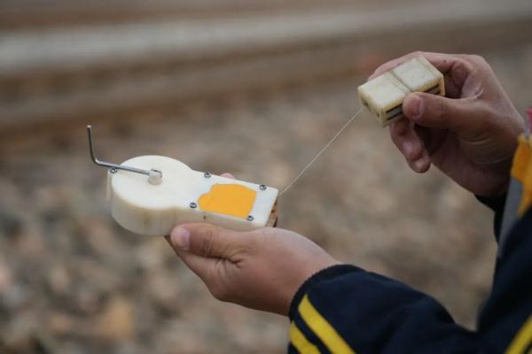 奇奇怪怪？！铁路职工上班需要镜子、摩丝、号角 、粉笔……