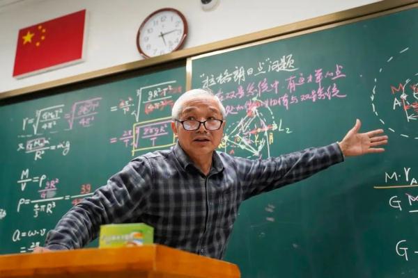 坚持40年,累计400万字!61岁教师的手写教案,很震撼! 坚持40年,累计400万字!61岁教师的手写教案,很震撼!