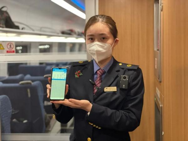 奇奇怪怪？！铁路职工上班需要镜子、摩丝、号角 、粉笔……