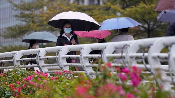 气温狂飙！今年首场强对流天气明天来袭，广州雨天要持续到……