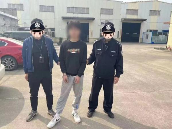 男子的微信一笔笔向外转账,自己却浑然不知,警方调查发现是熟人作案 男子的微信一笔笔向外转账,自己却浑然不知,警方调查发现是熟人作案