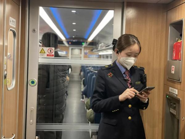 奇奇怪怪？！铁路职工上班需要镜子、摩丝、号角 、粉笔……