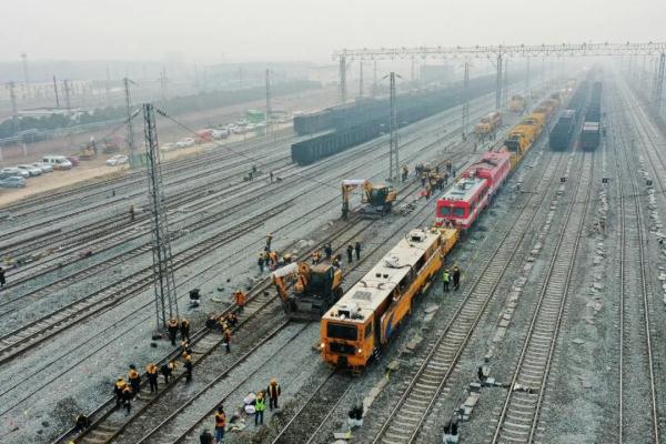 奇奇怪怪？！铁路职工上班需要镜子、摩丝、号角 、粉笔……