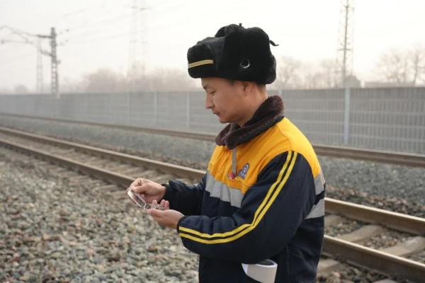 奇奇怪怪？！铁路职工上班需要镜子、摩丝、号角 、粉笔……
