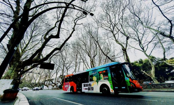 西湖边黄金C位曾是足球场！这句经典杭州话跟它有关