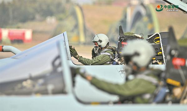 云端出击！空军航空兵某旅战术机动训练影像