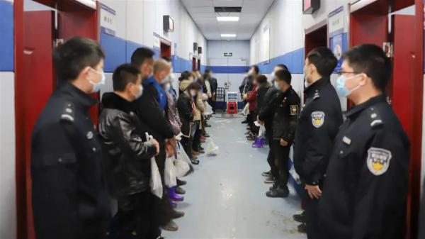 61人落网!赌博团伙“狡兔七窟”终难逃法网 61人落网!赌博团伙“狡兔七窟”终难逃法网