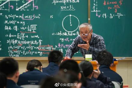 敬业！物理老师从教40年手写教案400万字