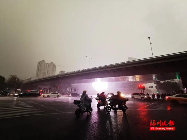 一秒天黑！福州暴雨！这里还下起冰雹！