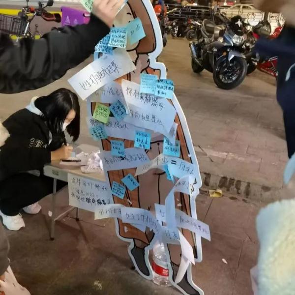 看哭了!事发地铁2号线航空航天大学站,沈阳18岁女孩…… 看哭了!事发地铁2号线航空航天大学站,沈阳18岁女孩……