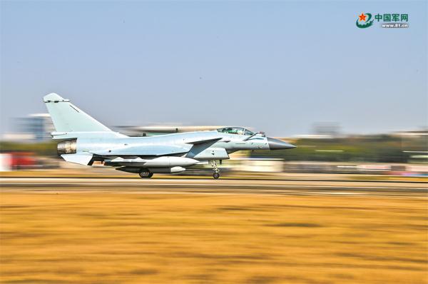 云端出击！空军航空兵某旅战术机动训练影像