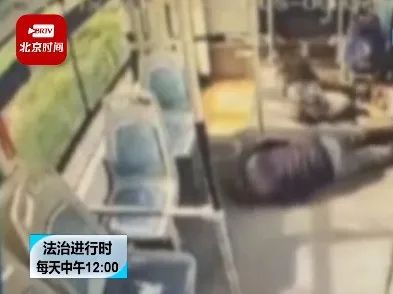 引发热议！一公交车急刹，致一名乘客死亡，司机被判刑