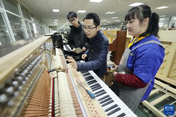 钢琴小镇弹奏“转型曲” 钢琴小镇弹奏“转型曲”