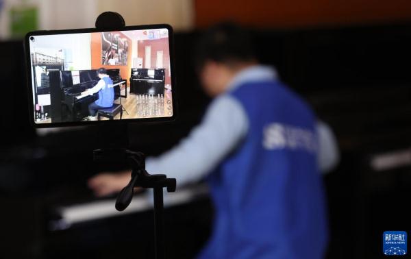 钢琴小镇弹奏“转型曲” 钢琴小镇弹奏“转型曲”