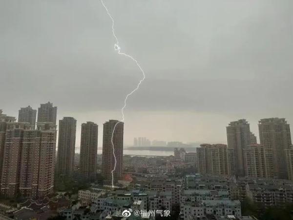 今天，福州破纪录！这群人奔向暴风骤雨……