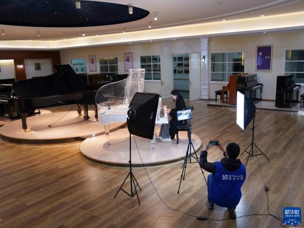 钢琴小镇弹奏“转型曲” 钢琴小镇弹奏“转型曲”