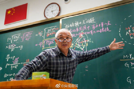 敬业！物理老师从教40年手写教案400万字