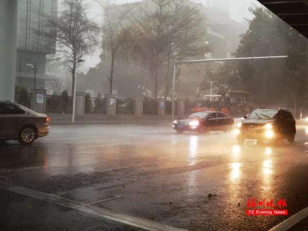 一秒天黑！福州暴雨！这里还下起冰雹！