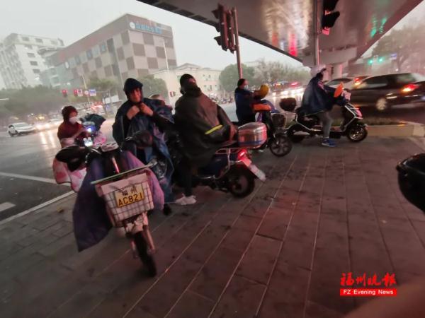 一秒天黑！福州暴雨！这里还下起冰雹！