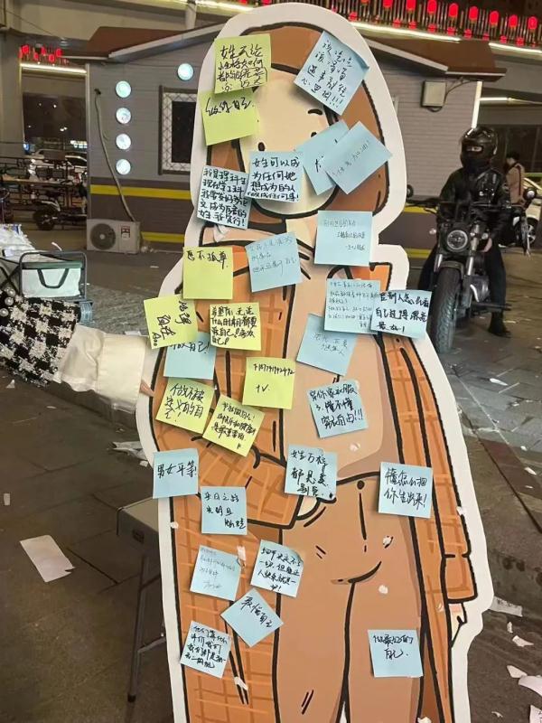 看哭了!事发地铁2号线航空航天大学站,沈阳18岁女孩…… 看哭了!事发地铁2号线航空航天大学站,沈阳18岁女孩……
