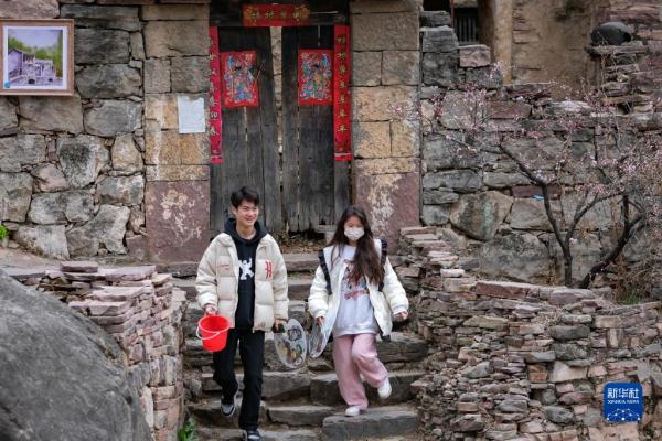 河南林州:“画家村”描绘乡村振兴新画卷 河南林州:“画家村”描绘乡村振兴新画卷