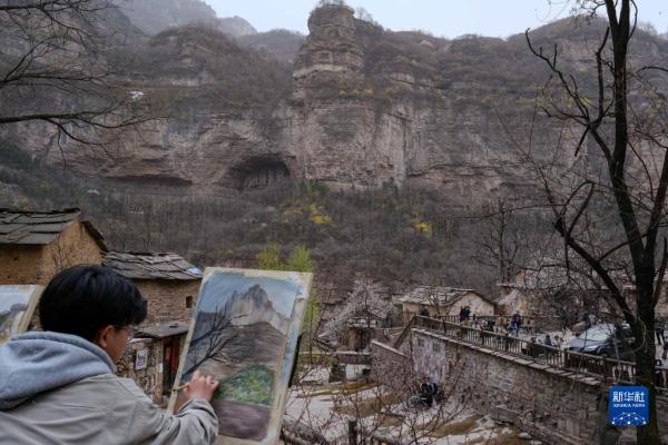 河南林州:“画家村”描绘乡村振兴新画卷 河南林州:“画家村”描绘乡村振兴新画卷