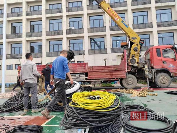 母子“蚂蚁搬家”盗走20余吨建筑材料当废铁卖?民警蹲守瓮中捉鳖 母子“蚂蚁搬家”盗走20余吨建筑材料当废铁卖?民警蹲守瓮中捉鳖