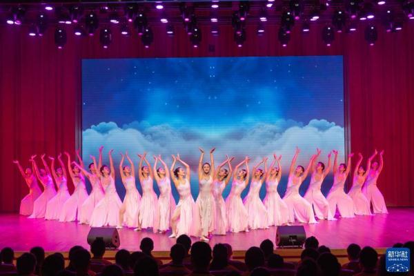 中国残疾人艺术团《我的梦》公益巡演在重庆市特教中心举行专场演出