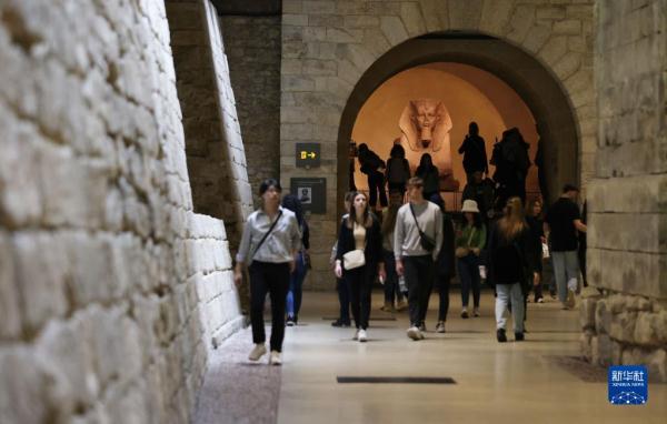 走进法国卢浮宫 走进法国卢浮宫