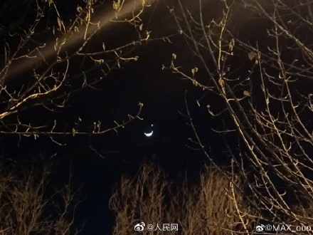 看！月亮星星在对你微笑wink