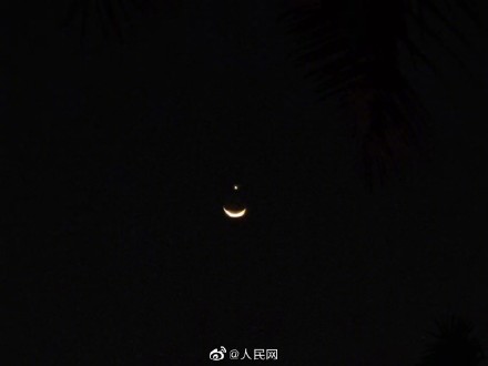 看！月亮星星在对你微笑wink