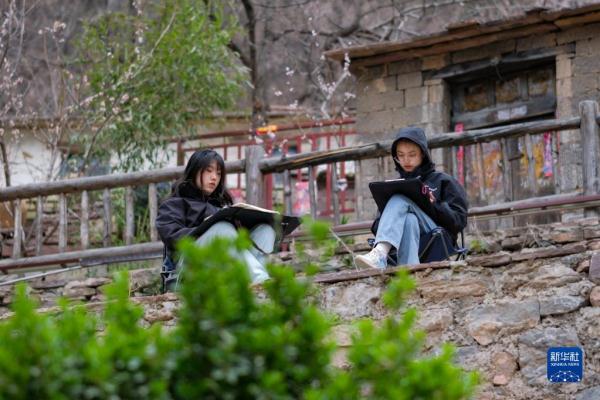 河南林州:“画家村”描绘乡村振兴新画卷 河南林州:“画家村”描绘乡村振兴新画卷