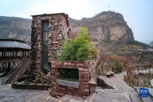 河南林州:“画家村”描绘乡村振兴新画卷 河南林州:“画家村”描绘乡村振兴新画卷