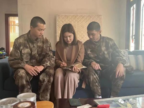 双胞胎兄弟,双双入伍! 双胞胎兄弟,双双入伍!