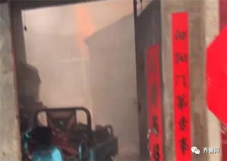 路遇民房着火， 山东三名学生挺身冲进火场！背出被困老奶奶