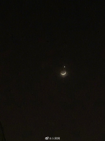 看！月亮星星在对你微笑wink