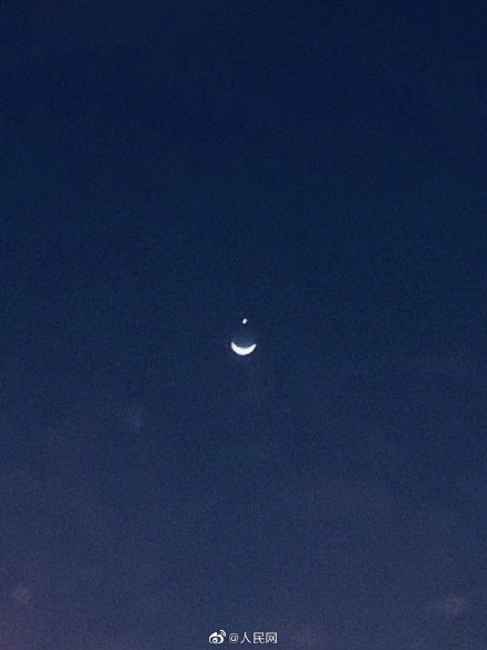 看！月亮星星在对你微笑wink