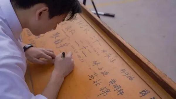 “写这封信的学姐应该已经36岁了吧”