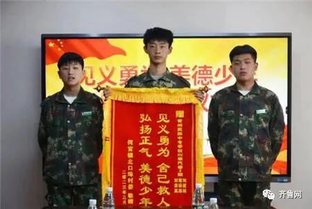 路遇民房着火， 山东三名学生挺身冲进火场！背出被困老奶奶