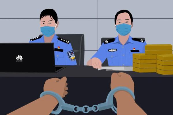 缉毒女警面对毒贩叫嚣硬气回答：“癌症我都不怕，还怕你这个毒贩不成！”