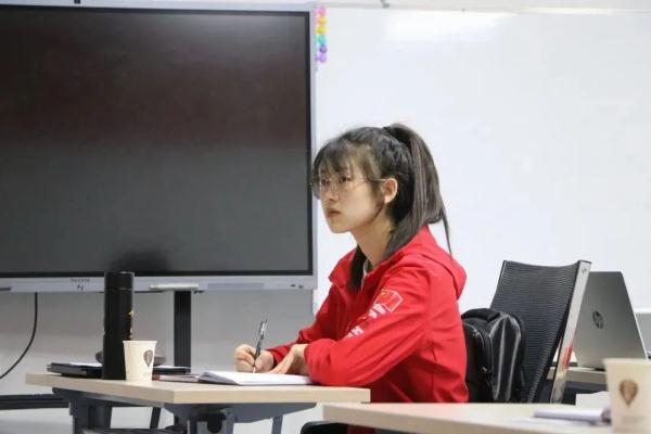 河南姑娘问鼎世界冠军！一名00后女孩的逆袭故事